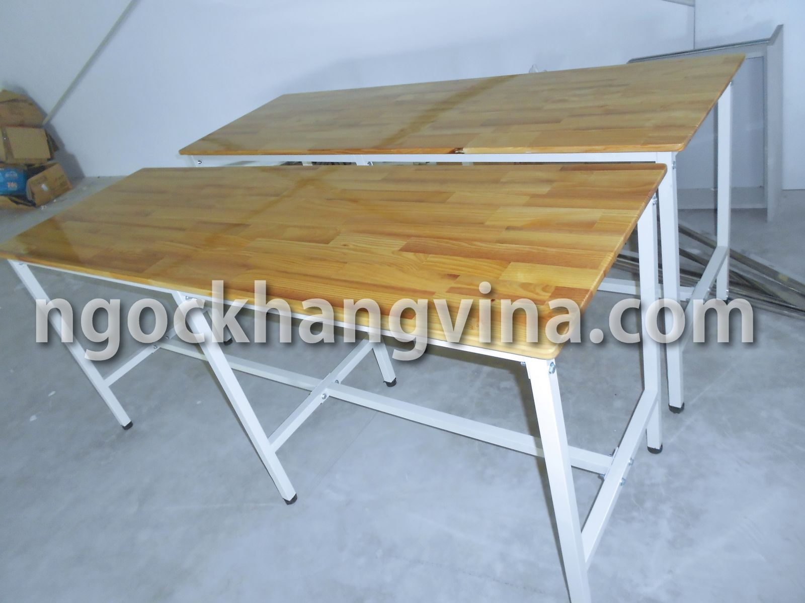 Bàn để hàng