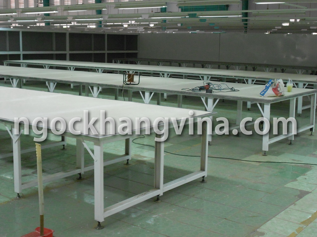 Bàn cắt vải